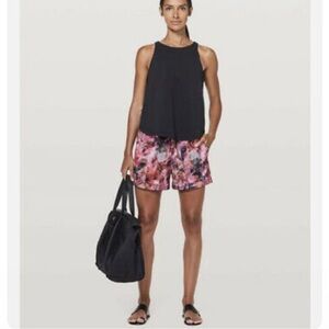 lululemon women’s spring break away Floral Pink and Black Shorts size 8 NWT